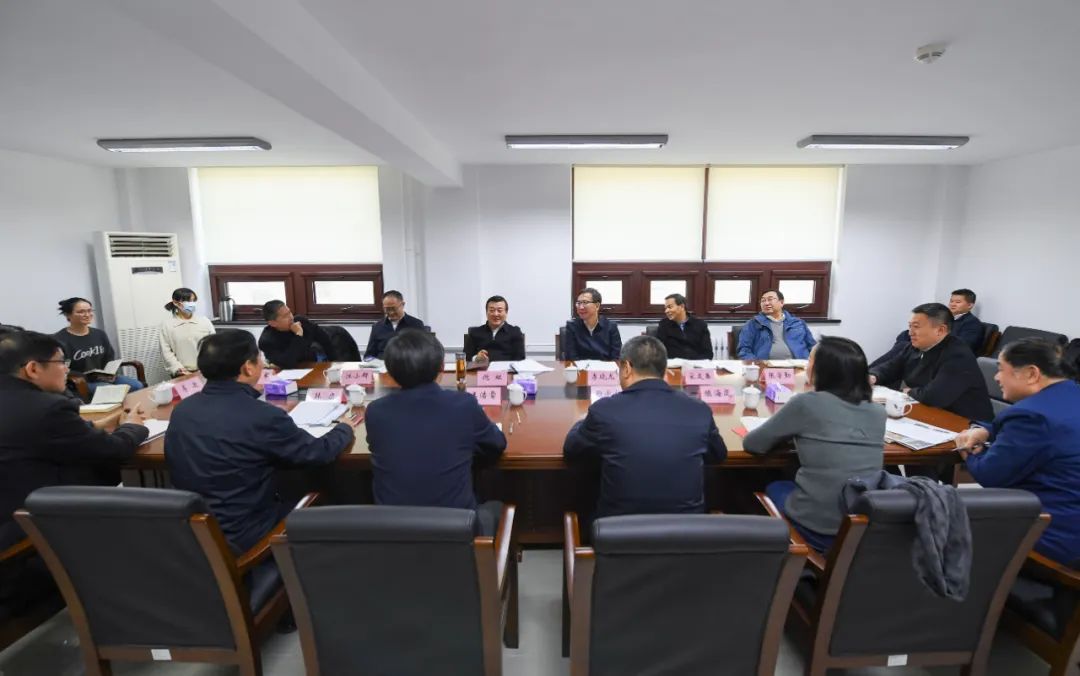 传播权威声音 讲好住建故事 担当新的文化使命——倪虹调研中国建设报社侧记(图2)