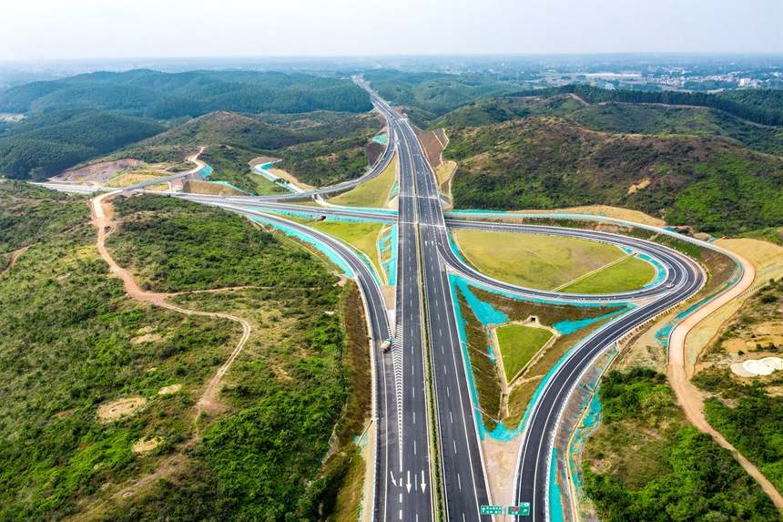 广西路建集团承建的松铁高速获评公路交通优质工程奖(图2)