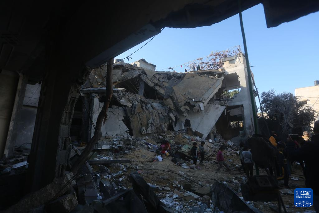 以军空袭加沙地带两城市至少18人死亡(图2)