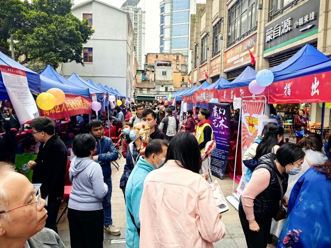 边逛庙会边找好工！“就业庙会”再现海珠(图1)
