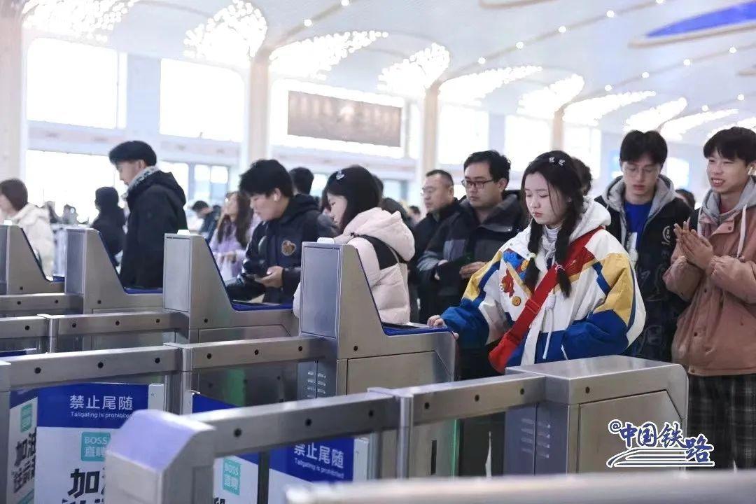 铁路部门计划开行学生专列253列(图1)