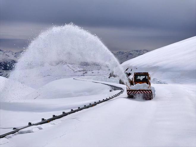 新库公路从“冬眠期”苏醒 已清除积雪16万立方米(图5)