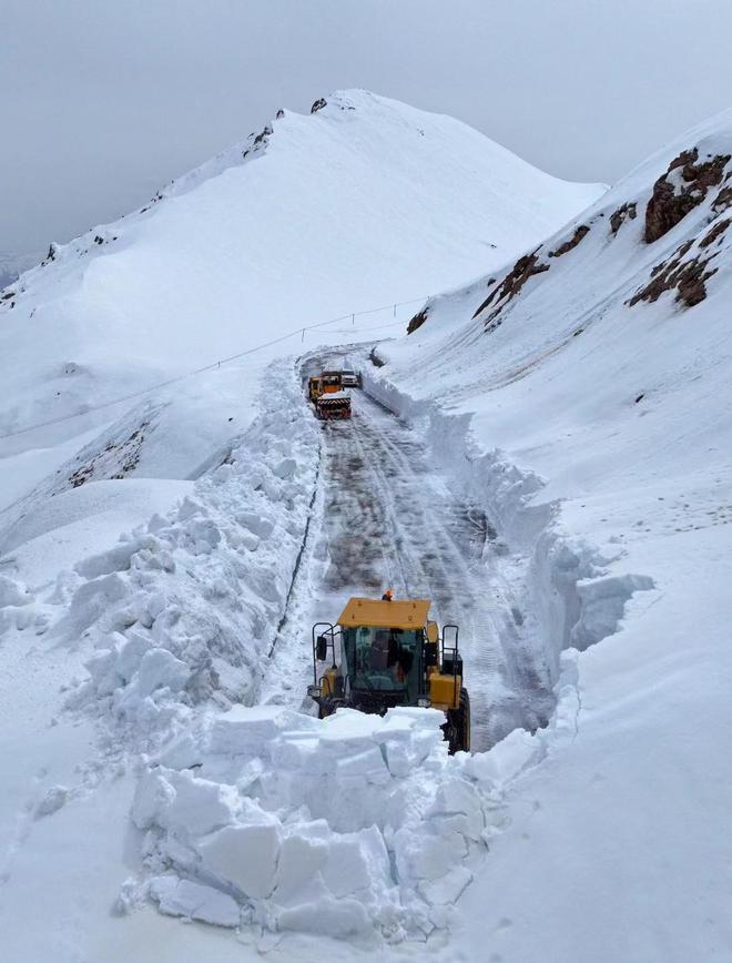 新库公路从“冬眠期”苏醒 已清除积雪16万立方米(图6)
