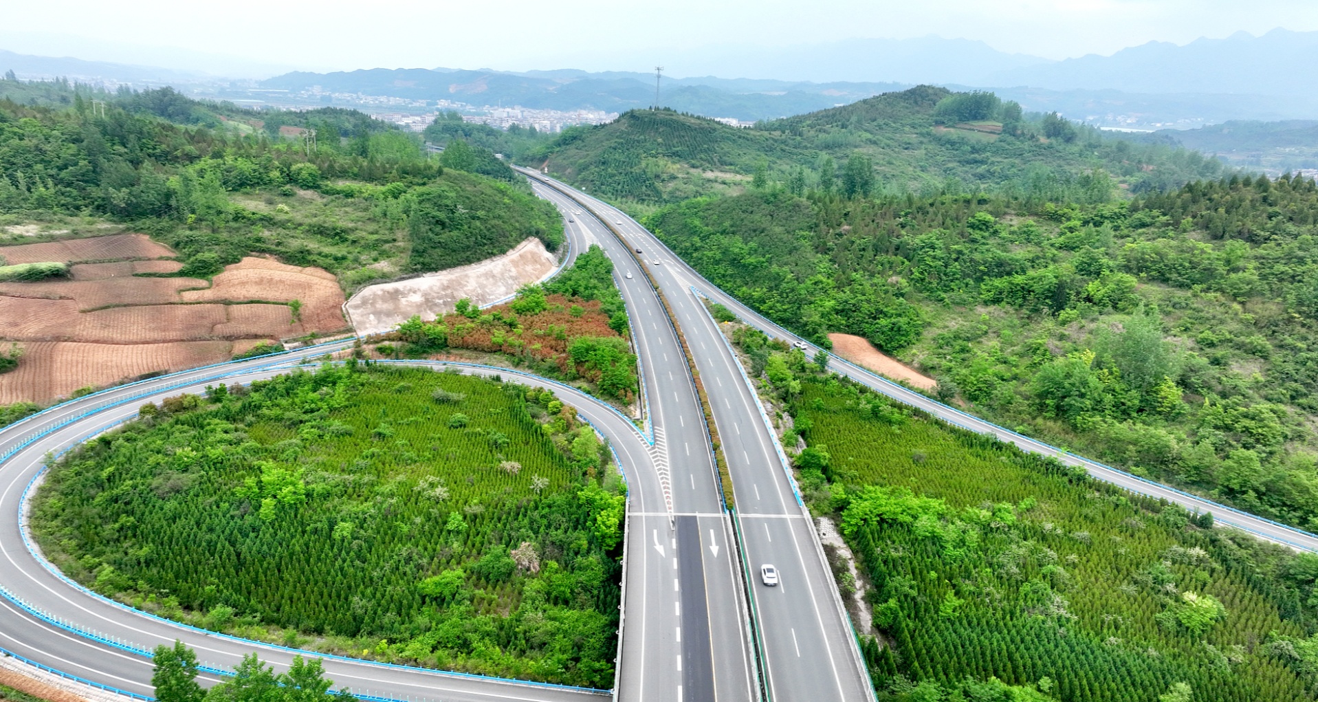 【央广时评】建设“四好农村路” 持续助力乡村振兴(图2)