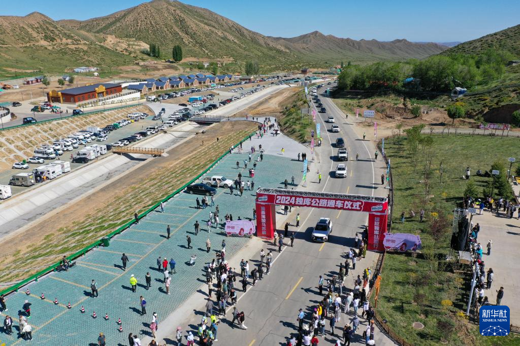 新华全媒＋丨“中国最美公路”告别“冬眠”恢复通车(图6)